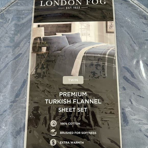 London Fog Twin Blue Flannel Sheet Set - Picture 2 of 5